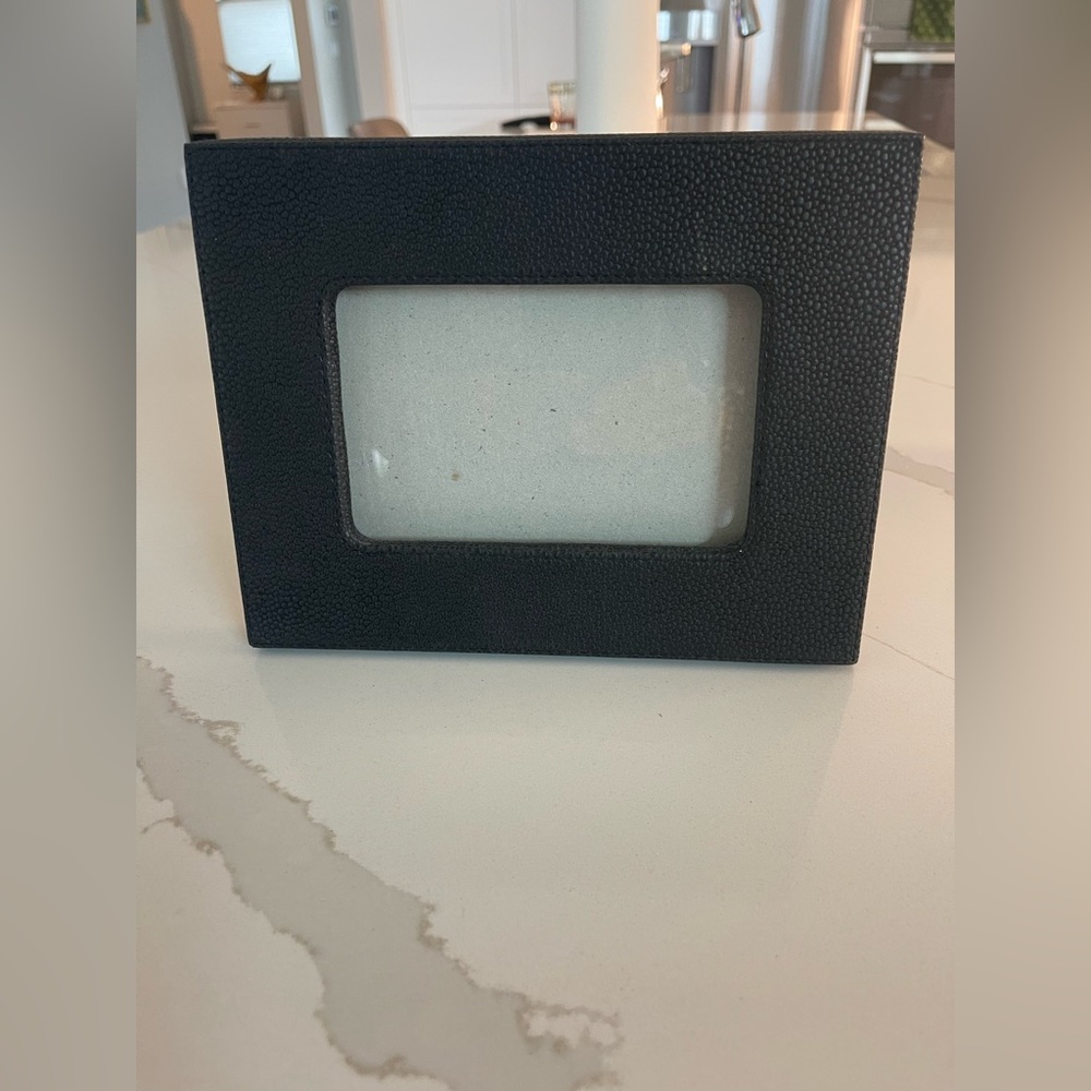 Elegant Sheffield Black sagreen Photo Frame 6x4 picture